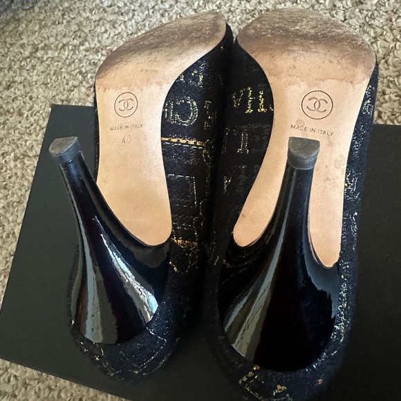 Interlocking CC Logo Tweed Pumps - Picture 7 of 9